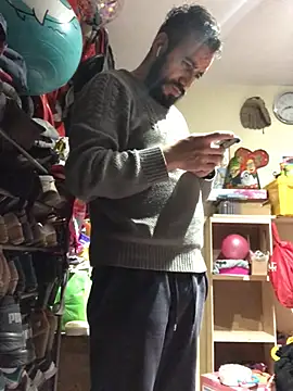 Snapshot of leonardohot1987 chatting on February 1, 5:39 am leonardohot1987 online show from February 1, 5:39 am