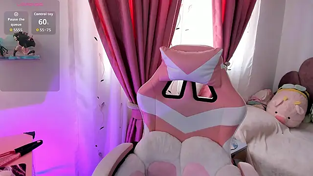 sweetfoxy 17 online show from April 8, 7:36 pm