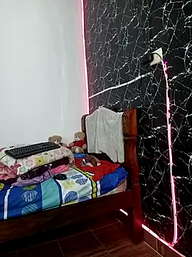 Snapshot of newveronika chatting on February 20, 10:43 pm newveronika online show from February 20, 10:43 pm