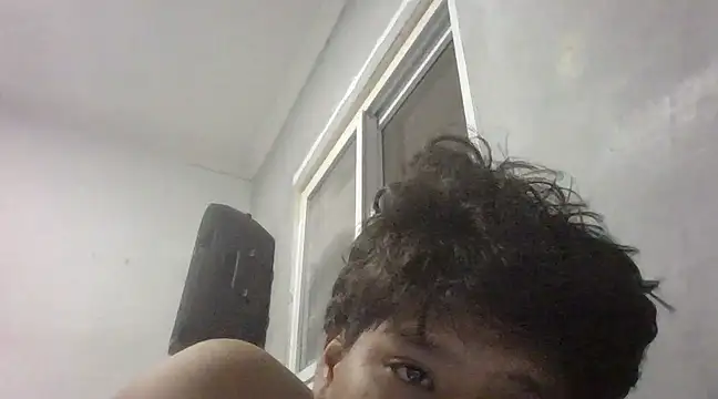 Snapshot of it0z_klk chatting on February 4, 12:40 am it0z klk online show from February 4, 12:40 am