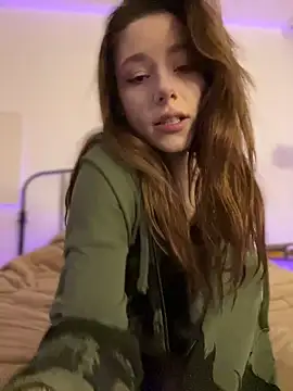 Snapshot of Mary_Leaf chatting on February 6, 12:22 am Mary Leaf online show from February 6, 12:22 am