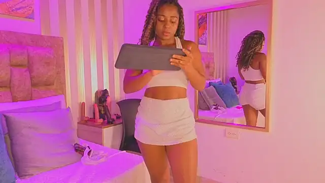 avis lara online show from March 12, 6:36 pm