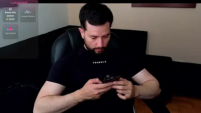 Snapshot of hairyncuteass chatting on May 11, 7:33 pm hairyncuteass online show from May 11, 7:33 pm