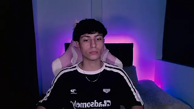 Snapshot of Evan_Hunter chatting on January 30, 12:29 am Evan Hunter online show from January 30, 12:29 am