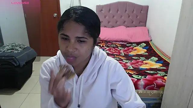 Snapshot of july-feria chatting on November 30, 10:25 pm july-feria online show from November 30, 10:25 pm
