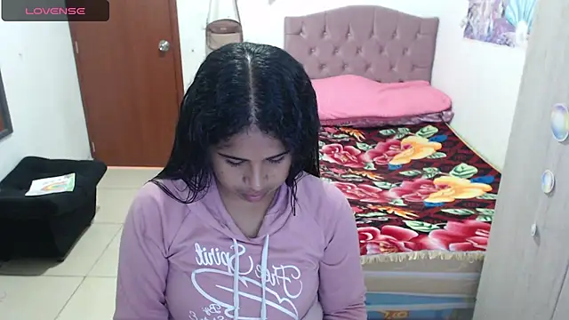 Snapshot of july-feria chatting on December 19, 7:10 pm july-feria online show from December 19, 7:10 pm