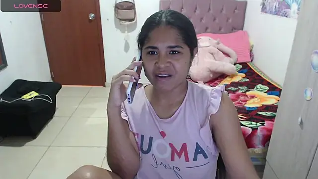 Snapshot of july-feria chatting on December 22, 3:53 pm july-feria online show from December 22, 3:53 pm
