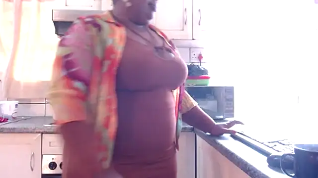 omalicha98 online show from November 26, 6:36 am