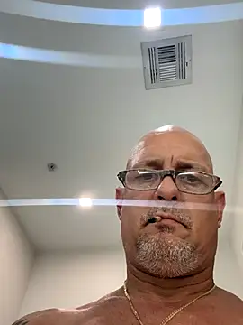 Snapshot of carlospingalinda chatting on September 9, 9:25 pm carlospingalinda online show from September 9, 9:25 pm