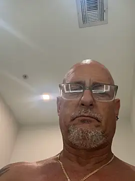 Snapshot of carlospingalinda chatting on October 2, 10:39 pm carlospingalinda online show from October 2, 10:39 pm