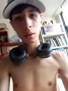 Snapshot of adriaav chatting on March 8, 10:24 pm adriaav online show from March 8, 10:24 pm