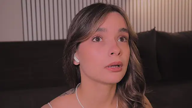 Snapshot of Bella_Alita chatting on May 20, 8:26 pm Bella Alita online show from May 20, 8:26 pm