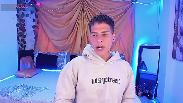 Ethan Boyy online show from October 31, 10:00 pm