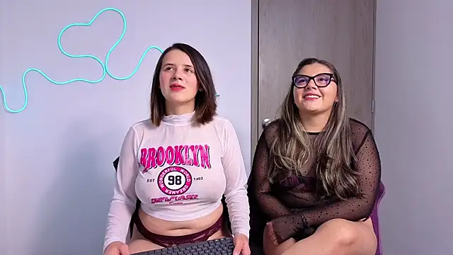 SexLaura  online show from April 30, 11:20 pm