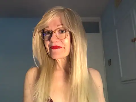 Snapshot of petina chatting on September 11, 9:53 am petina online show from September 11, 9:53 am