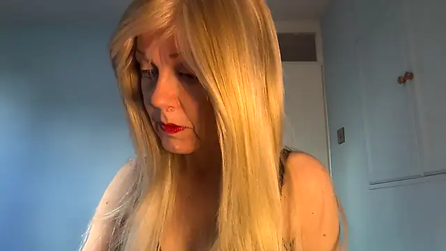 Snapshot of petina chatting on November 8, 12:27 pm petina online show from November 8, 12:27 pm