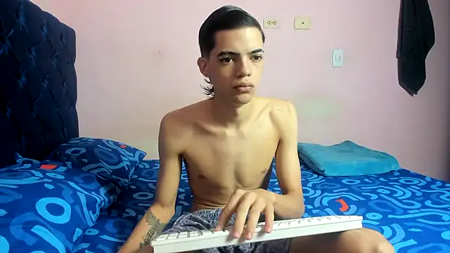 Latinos 2001 online show from February 16, 2:13 pm