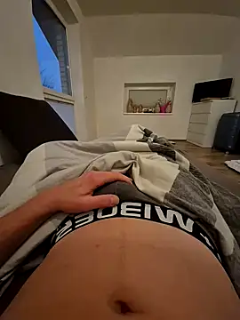 Snapshot of Feuer_boy chatting on January 17, 4:15 pm Feuer boy online show from January 17, 4:15 pm