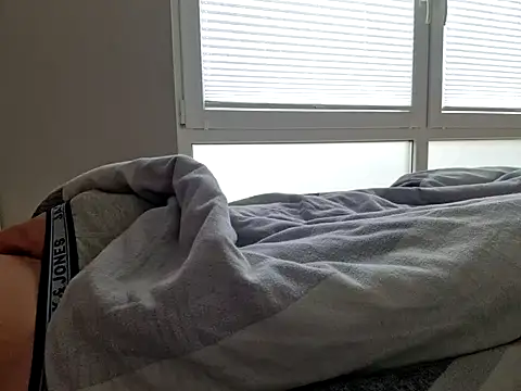 Snapshot of Feuer_boy chatting on January 27, 12:48 pm Feuer boy online show from January 27, 12:48 pm