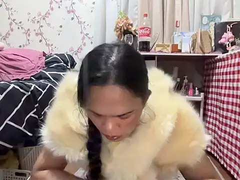 SophiaCourthaway online show from October 8, 4:26 pm