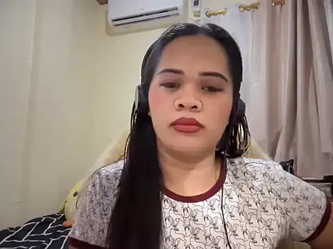 Snapshot of SophiaCourthaway chatting on June 5, 8:09 am SophiaCourthaway online show from June 5, 8:09 am