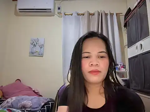 Snapshot of SophiaCourthaway chatting on June 6, 2:33 pm SophiaCourthaway online show from June 6, 2:33 pm