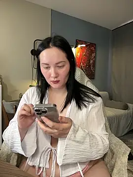 Kiss My Body online show from April 13, 4:45 pm