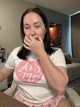 Snapshot of Kiss_My_Body chatting on August 6, 2:30 pm Kiss My Body online show from August 6, 2:30 pm