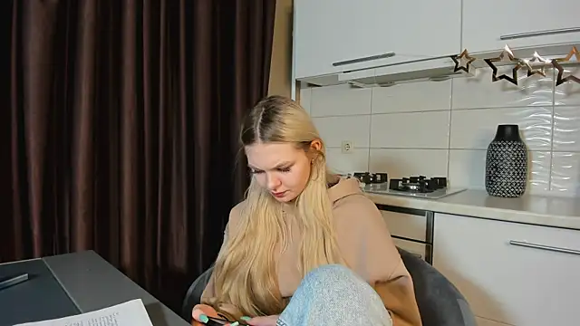 SynnoveEyre online show from February 21, 2:48 pm