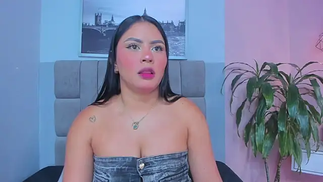 Snapshot of janna_lopez_ chatting on December 18, 11:27 am janna lopez online show from December 18, 11:27 am