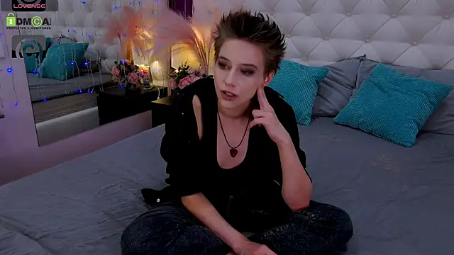 Snapshot of via_mayer_ chatting on January 30, 8:53 pm via mayer online show from January 30, 8:53 pm