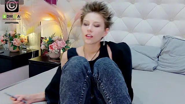 Snapshot of via_mayer_ chatting on February 4, 3:33 am via mayer online show from February 4, 3:33 am