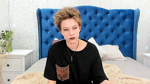 Snapshot of via_mayer_ chatting on March 14, 11:32 pm via mayer online show from March 14, 11:32 pm