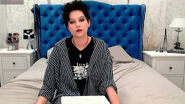 Snapshot of via_mayer_ chatting on June 8, 9:15 pm via mayer online show from June 8, 9:15 pm