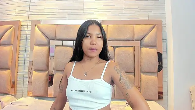 Snapshot of pocahontas_pow chatting on May 25, 11:49 am pocahontas pow online show from May 25, 11:49 am