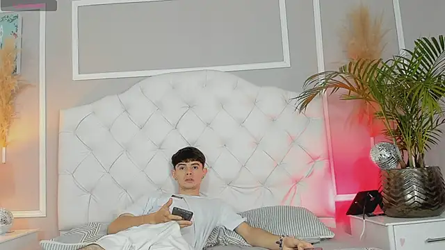 Snapshot of connor_and_angel chatting on March 19, 4:34 pm connor and angel online show from March 19, 4:34 pm