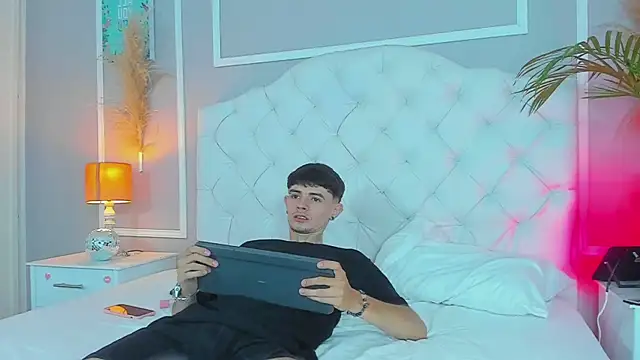 Snapshot of connor_and_angel chatting on March 22, 5:09 pm connor and angel online show from March 22, 5:09 pm