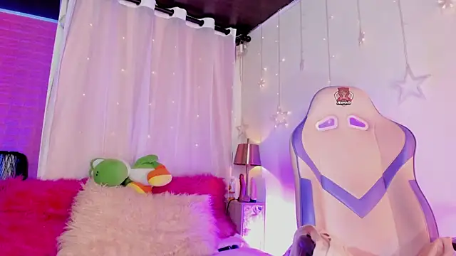 Snapshot of emma_soffia_ chatting on February 7, 12:09 am emma soffia  online show from February 7, 12:09 am