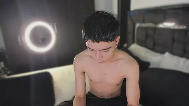 alanblack1 online show from March 13, 1:07 pm