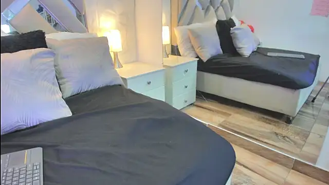 raquell moore online show from April 14, 12:11 pm