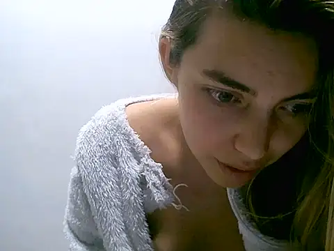 Snapshot of VittoriaTaylor chatting on June 6, 4:39 am VittoriaTaylor online show from June 6, 4:39 am