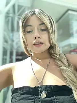 Snapshot of monicavictoria1301 chatting on July 17, 3:29 pm monicavictoria1301 online show from July 17, 3:29 pm