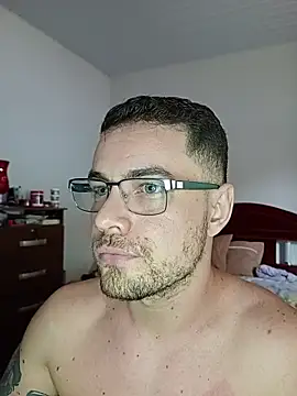 Snapshot of Dyllan__ chatting on May 19, 2:23 pm Dyllan online show from May 19, 2:23 pm