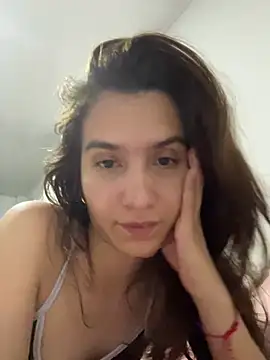 Bella still online show from April 3, 1:36 am