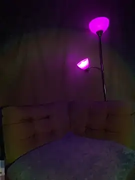 xoxoHotCoCo online show from April 8, 11:21 am