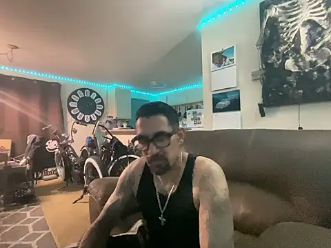 hornycouple818 online show from February 15, 8:11 am