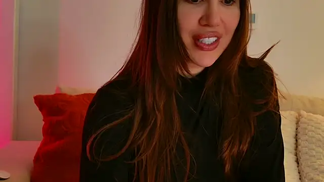 Snapshot of GoddessRoxana chatting on December 18, 1:17 pm GoddessRoxana online show from December 18, 1:17 pm