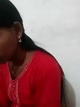 Snapshot of Divya-2007 chatting on February 1, 10:47 am Divya-2007 online show from February 1, 10:47 am