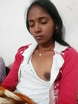 Snapshot of Divya-2007 chatting on February 9, 12:14 am Divya-2007 online show from February 9, 12:14 am