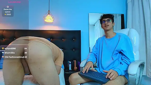 Snapshot of Cum_hunters chatting on March 7, 11:38 pm Cum hunters online show from March 7, 11:38 pm
